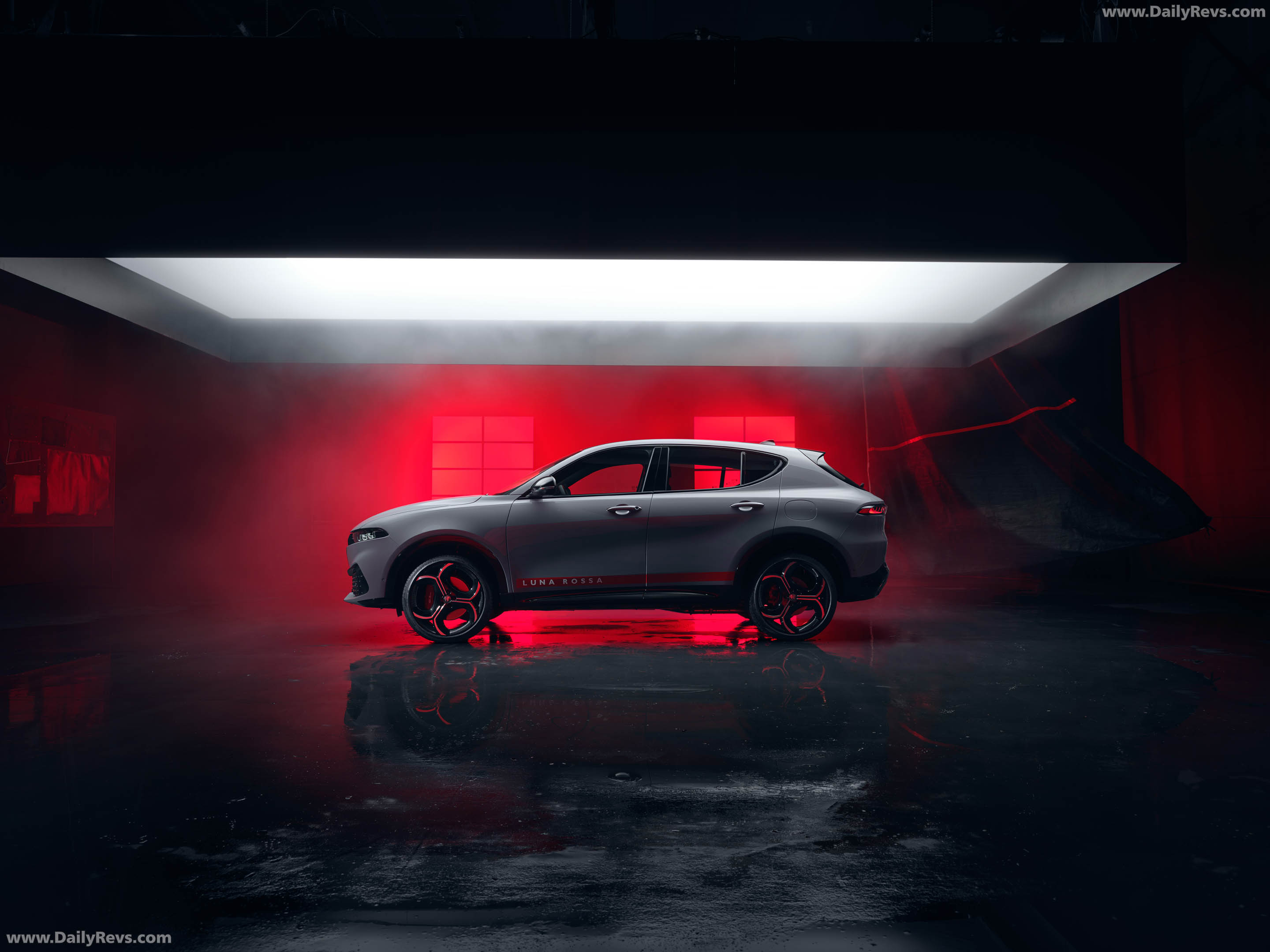 2027 Alfa Romeo Tonale Luna Rossa Side View